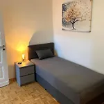 Komfortable In Halle-kroellwitz Apartament *