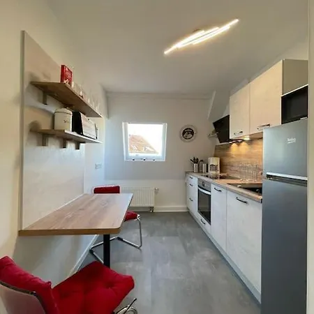 Komfortable In Halle-kroellwitz Apartment