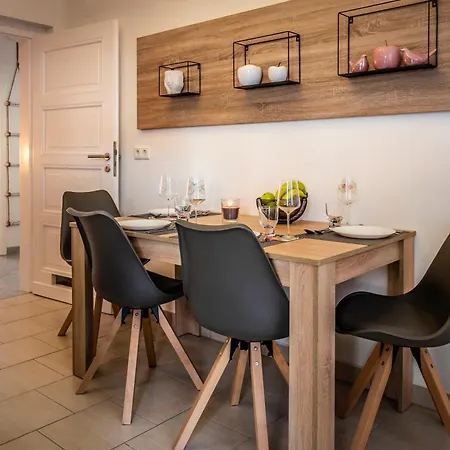 Komfortable In Halle-kroellwitz Apartamento