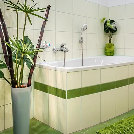 Komfortable In Halle-kröllwitz Apartment *