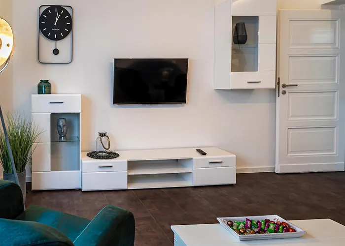 Komfortable In Halle-kroellwitz Apartamento *